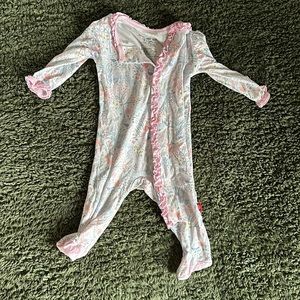 Magnetic Me Ruffle Footie Size 0-3 months GUC